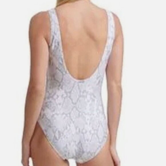 DKNY SPLASH Peek-a-boo Twist Cutout White & Grey One-Piece Swimsuit US 14 NWT - Picture 2 of 3